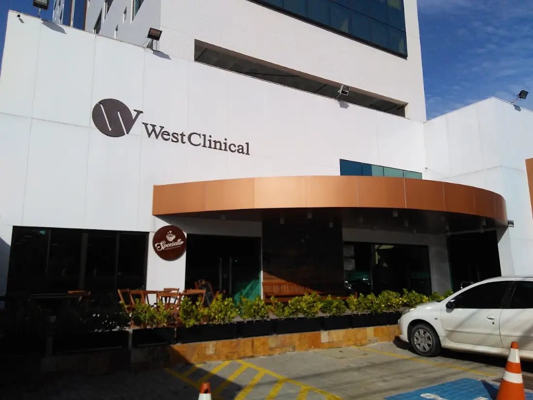 Fachada da West Clinical, onde fica o consultório em Mossoró/RN